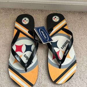 Forever Collectibles Steelers Black and Yellow Beach Thong Sandals - Flip Flops
